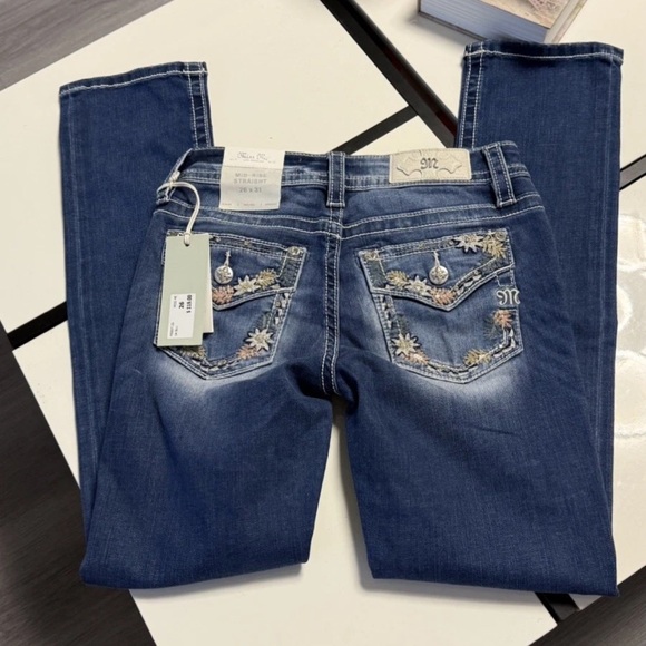 Miss Me Denim - Miss Me Skinny Jeans | Embellished Floral Back Pockets | Stretch Denim
26x31